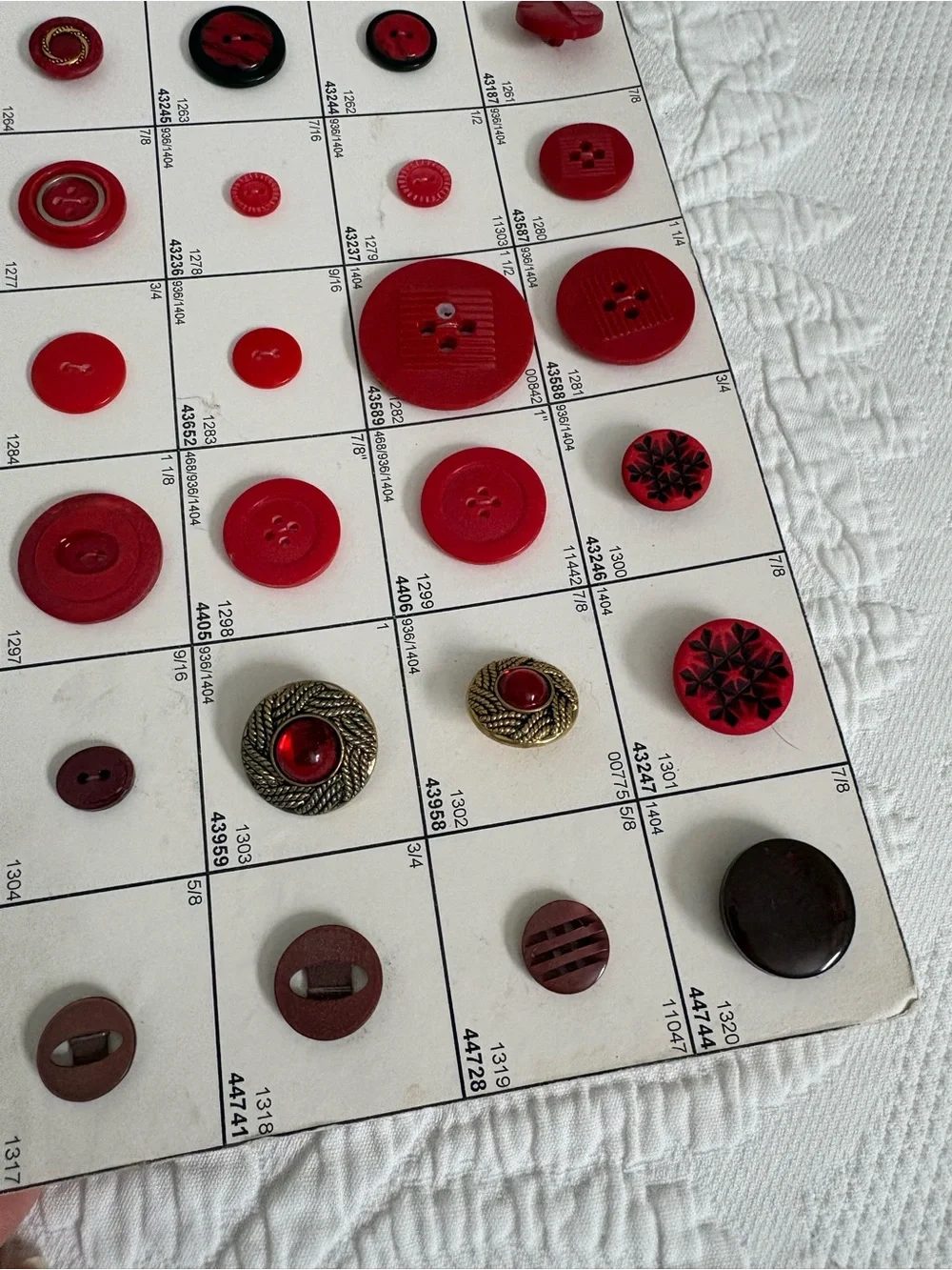 Vintage button collection salesman sample card red pink 118 different buttons